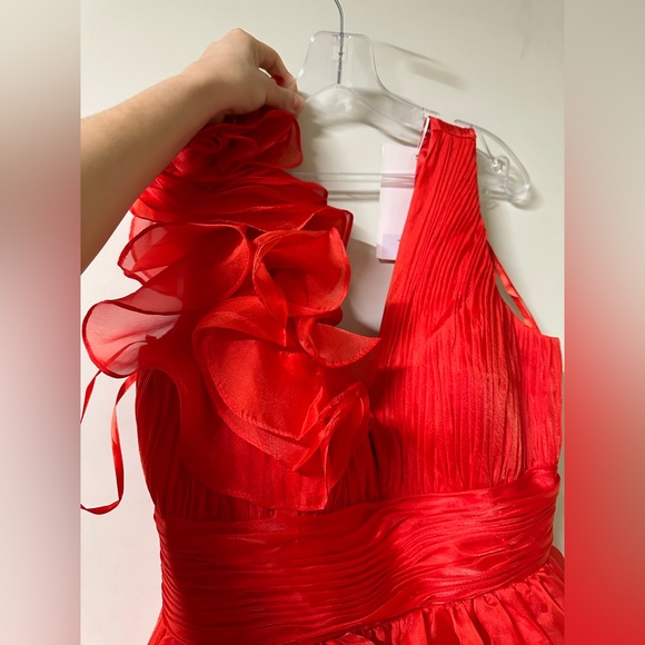 MAC DUGGAL RUFFLE DETAILED EVENING GOWN - Picture 6 of 9